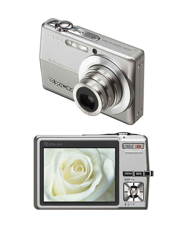 カシオ、ISO800対応＆2.7型液晶の500万画素デジカメ「EXILIM ZOOM EX-Z500」