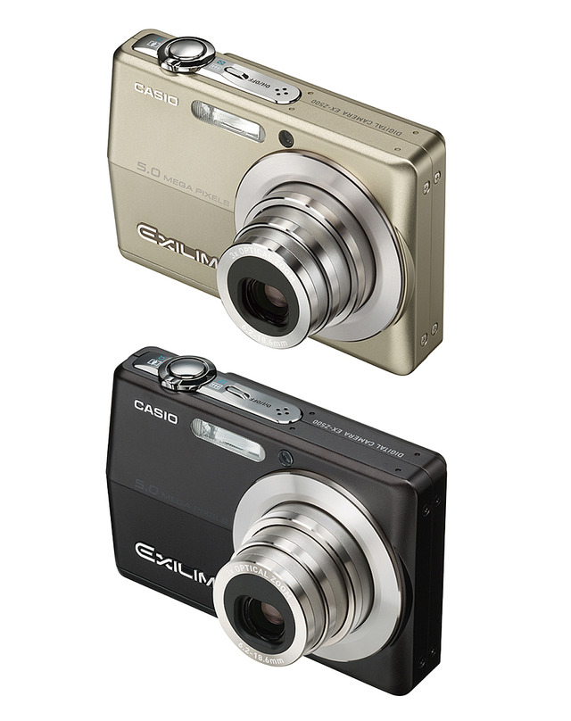 カシオ、ISO800対応＆2.7型液晶の500万画素デジカメ「EXILIM ZOOM EX-Z500」