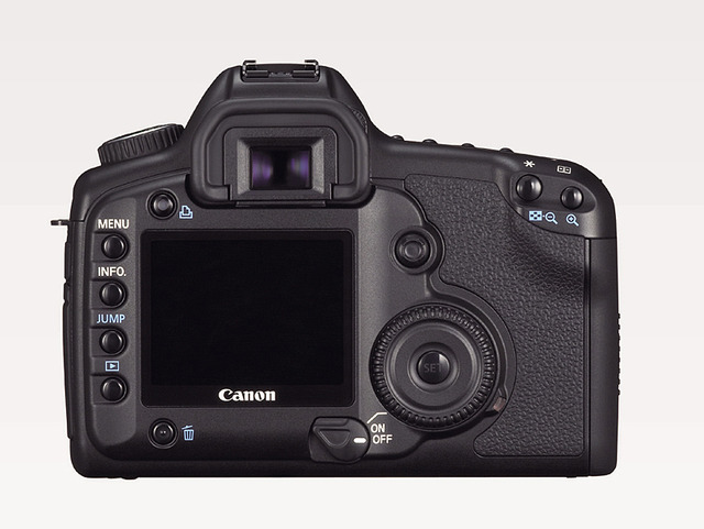 キヤノン、1,280万画素フルサイズCMOS搭載のデジタル一眼レフ「EOS 5D」
