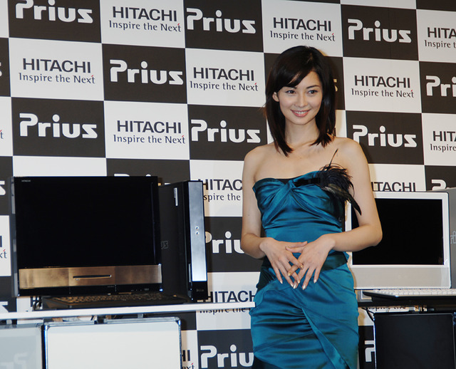 伊東美咲、PCの新製品「Prius N」シリーズをアピール