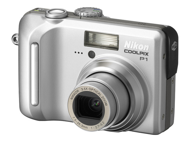 ニコン、11b/g無線LAN内蔵の800万/510万画素デジカメ「COOLPIX P1/P2」