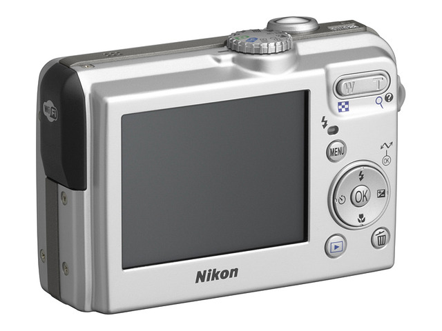 ニコン、11b/g無線LAN内蔵の800万/510万画素デジカメ「COOLPIX P1/P2」