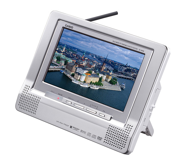 カシオ、DVDプレーヤー内蔵の防水液晶テレビ「お風呂テレビ」
