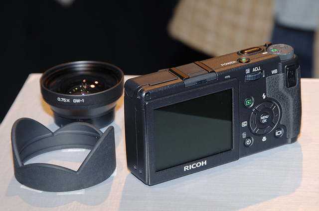 リコー、813万画素のプロ向けコンパクトデジカメ「GR DIGITAL」　画角28mm相当の単焦点