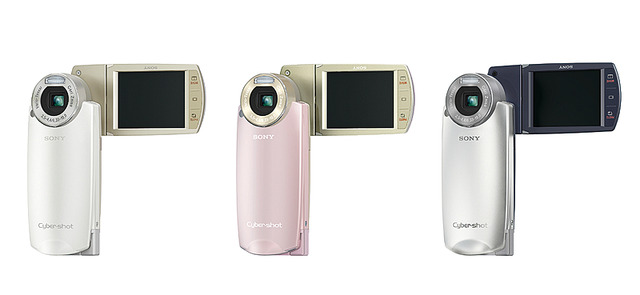 ソニー、2.5型の回転液晶で自分撮りや動画撮影も可能な「サイバーショット DSC-M2」