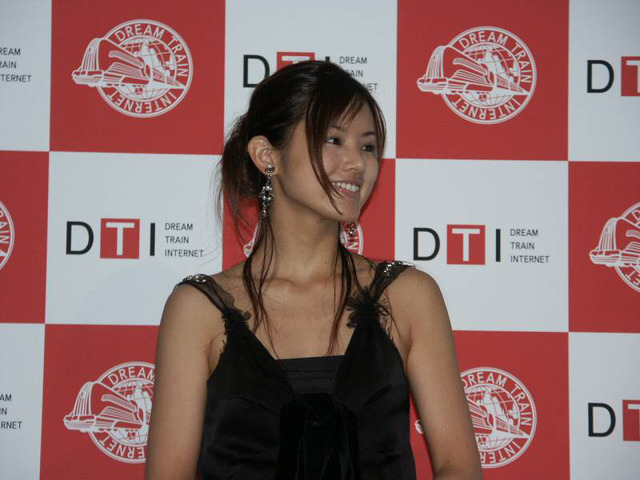 新生DTI新CMの小西真奈美、全100話の日めくりムービーで語りかける