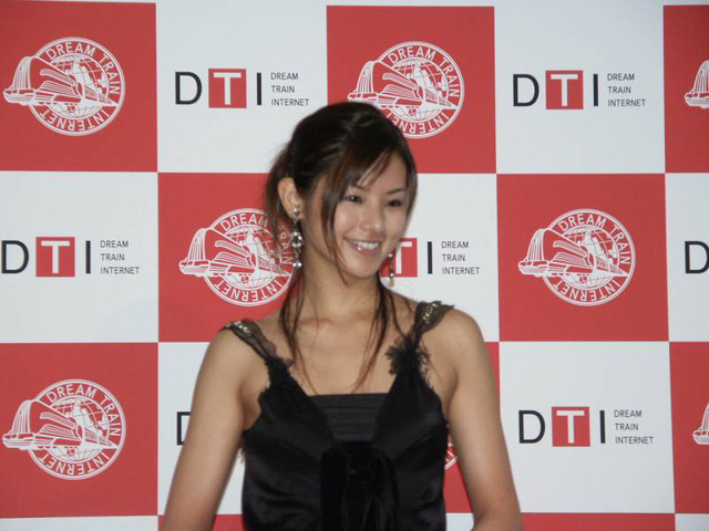 新生DTI新CMの小西真奈美、全100話の日めくりムービーで語りかける