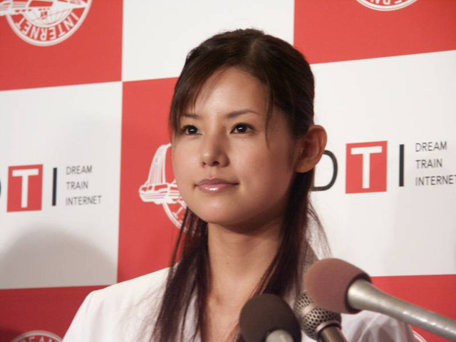 新生DTI新CMの小西真奈美、全100話の日めくりムービーで語りかける