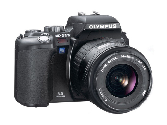オリンパス、世界最軽量435gのデジタル一眼レフカメラ「E-500」