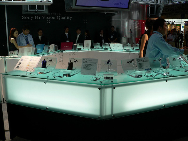 【CEATEC 2005】ソニー、薄型テレビの新ブランド「BRAVIA」を前面にアピール