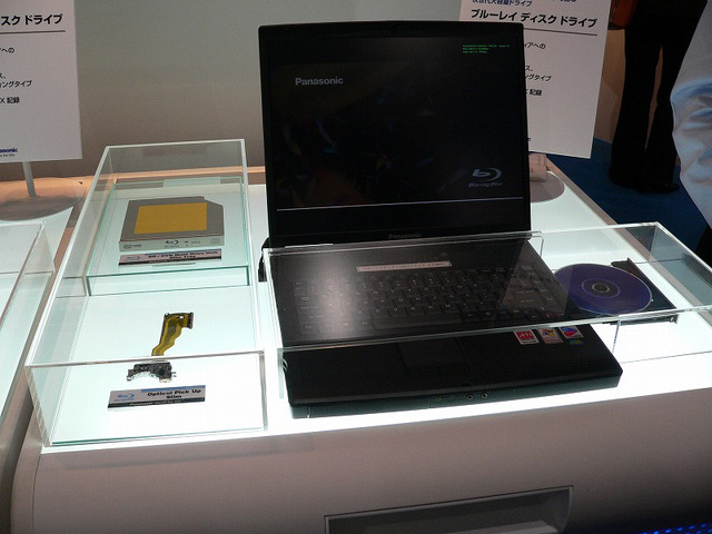 【CEATEC 2005】松下、フルHDプラズマTVから電力線高速ネットワーク「HD-PLC」まで