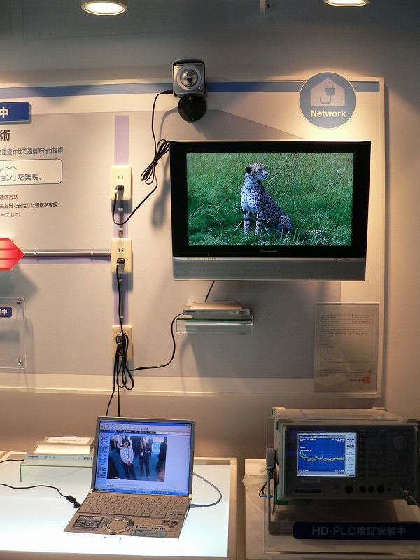 【CEATEC 2005】松下、フルHDプラズマTVから電力線高速ネットワーク「HD-PLC」まで