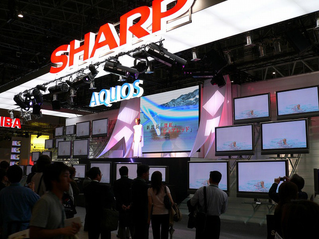 【CEATEC 2005】シャープ、液晶テレビ「AQUOS」やデュアルビュー液晶などを展示