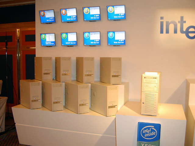 インテル、デュアルプロセッシング対応のデュアルコアXeon発表。マルチプロセッシング対応版も60日以内に