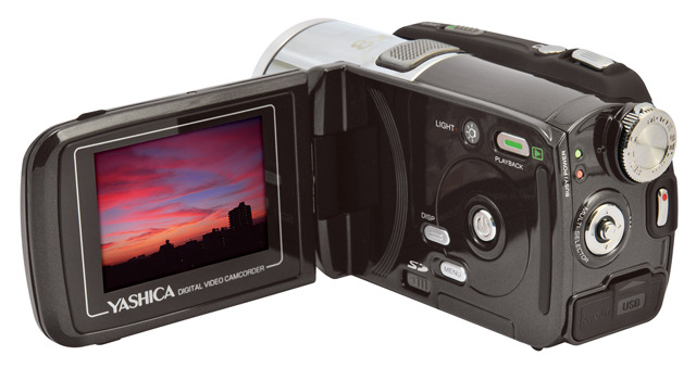 素早いYouTube公開が可能、実売9,980円のデジタルビデオカメラ