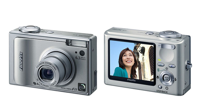 富士写、ISO1,600の超高感度デジカメ「FinePix F11」の発売日決定