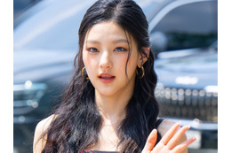 ほぼ見せてる…ハヌル、“大胆カット”でインナー露わなハイレグ衣装に視線釘付け「信じられない」