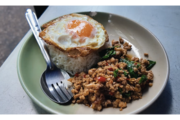 【アジア美食レポート】路地裏50バーツから和牛まで！一度は食べたいバンコク“絶品ガパオ”3選