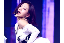 「法律スレスレ」レース衣装で肌丸見えのジュリー、大胆ルックにファン騒然