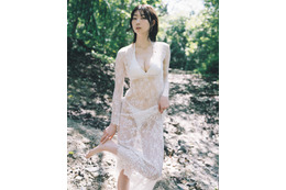 身長180cm＆バスト90cmの圧巻プロポーション！蔦谷里華が1st写真集『泥中の華』を発売