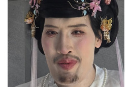 嵐メンバーとも共演のチェ・ホンマンが女装、「夢に出てきそう」な衝撃変身　美女トリオ結成