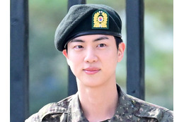 「JINさんが僕を英雄に」BTS・JIN、兵役中に出会った後輩アイドルを気遣う美談が話題