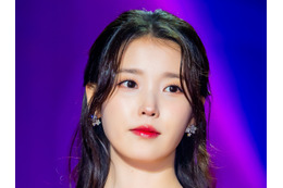 主演作関連で涙の謝罪、政治的問題で飛び火、破局…IU、本厄と思われるほど災難続きの2026年