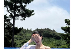 「意外と大きい…」濡れシャツで際立つ圧巻ボディ！韓国美女バレー選手、リゾートでの魅惑ショット