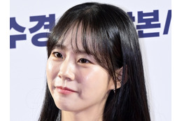 手が震え続けた原因は首のヘルニアだった…KARA・スンヨン、症状の悪化を告白「治療中だ」