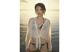 志田愛佳が大胆露出！セクシー＆おしゃれなカット満載の2nd写真集を発売
