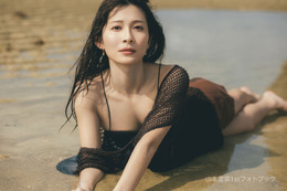 フリーアナウンサー・山本里菜の1stフォトブックが発売！水着グラビアに初挑戦