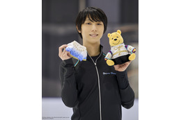 羽生結弦の“伝説の衣装”をまとったプーさんに会える！全国の対象書店で実物展示決定