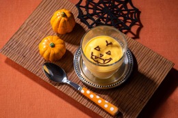 しゃぶ葉、ハロウィン限定「かぼちゃプリン」登場！仮装ARや限定ネコロボも