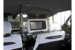 SBモバイル、テレ東・日本タクシー広告らと車内設置型サイネージメディア「タクシーチャンネル」を共同開発