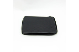 実売12,800円、耐久性に優れたカーボンファイバー製ノートPCケース