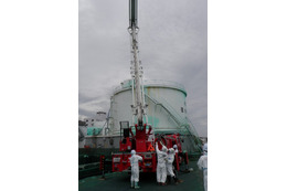 【地震】東電、福島原発1号機タービン建屋への飛散防止剤散布風景を公開