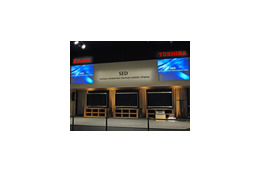 【CEATEC 2006 Vol.12】55型フルHDのSEDテレビを参考出展　SED目当てにブースを囲む大行列
