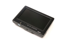 撮影した映像をすぐにプレビュー！　HDMI入出力を備えるカメラ用7型液晶ディスプレイ