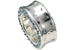 e.m. イー・エムの“実験室”が新宿に登場