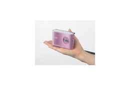 ソニー、ピンクとシルバーの手のひらサイズラジオ