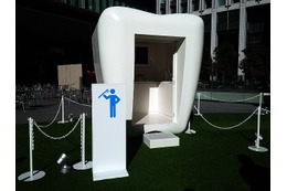 東京オフィス街に“ハミガキ男子”増える!?　公衆歯みがきブースを設置