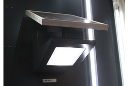 因幡電機製作所がLED防犯灯のラインナップを展示
