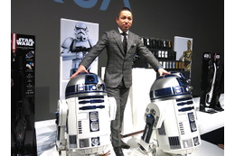 「R2-D2型の冷蔵庫」誕生！……1/1スケールでリモコン操作も可能