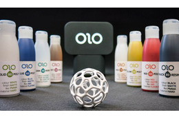 スマホの上に乗せるだけで出力!小型3Dプリンター「OLO 3D」