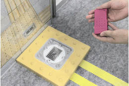 点字ブロックの進化版!? ICタグと連動して視覚障害者を音声案内