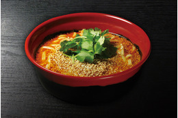 くら寿司、自慢の魚介だしを使用した「胡麻香る担々麺」を20日発売
