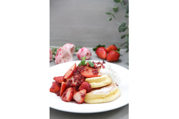 幸せのパンケーキが「薔薇と国産いちごのパンケーキ」など限定3商品