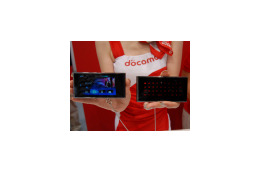 【CEATEC JAPAN 2008 Vol.2】ディスプレイとキーが分離する携帯電話「セパレートケータイ」