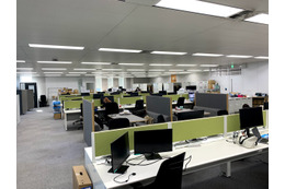 【進化するオフィス】テレワーク移行で全部署にフリーアドレス！事務所移転で賃料も半減