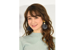 藤井サチ、さすがのスタイル披露！水着グラビア撮影密着動画が好評